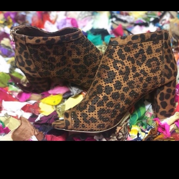 Booties - Leopard - Picture 2 of 3